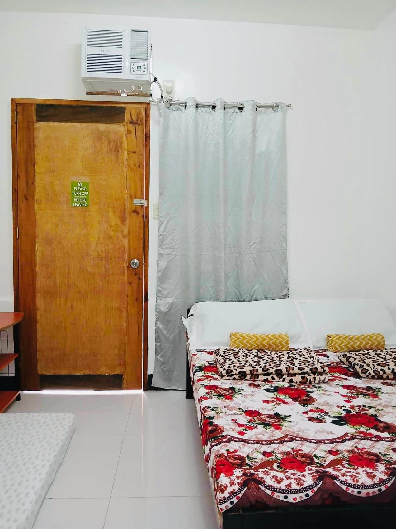 Lr Hostel And Cafe 莫阿尔博阿 外观 照片